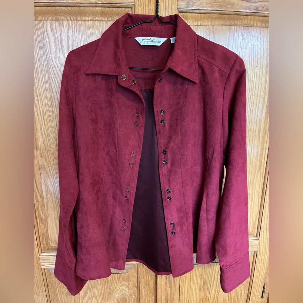 Great Northwest women’s red burgundy jacket button down snaps. Size small